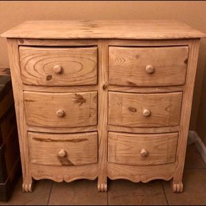 Chest of drawers
